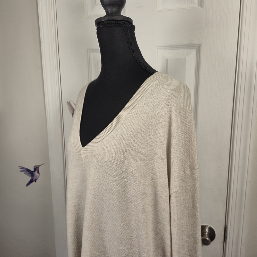 LOFT Cream V-Neck Oversized Tunic Sweater Size Medium Minimalist Coquette - Picture 5 of 7